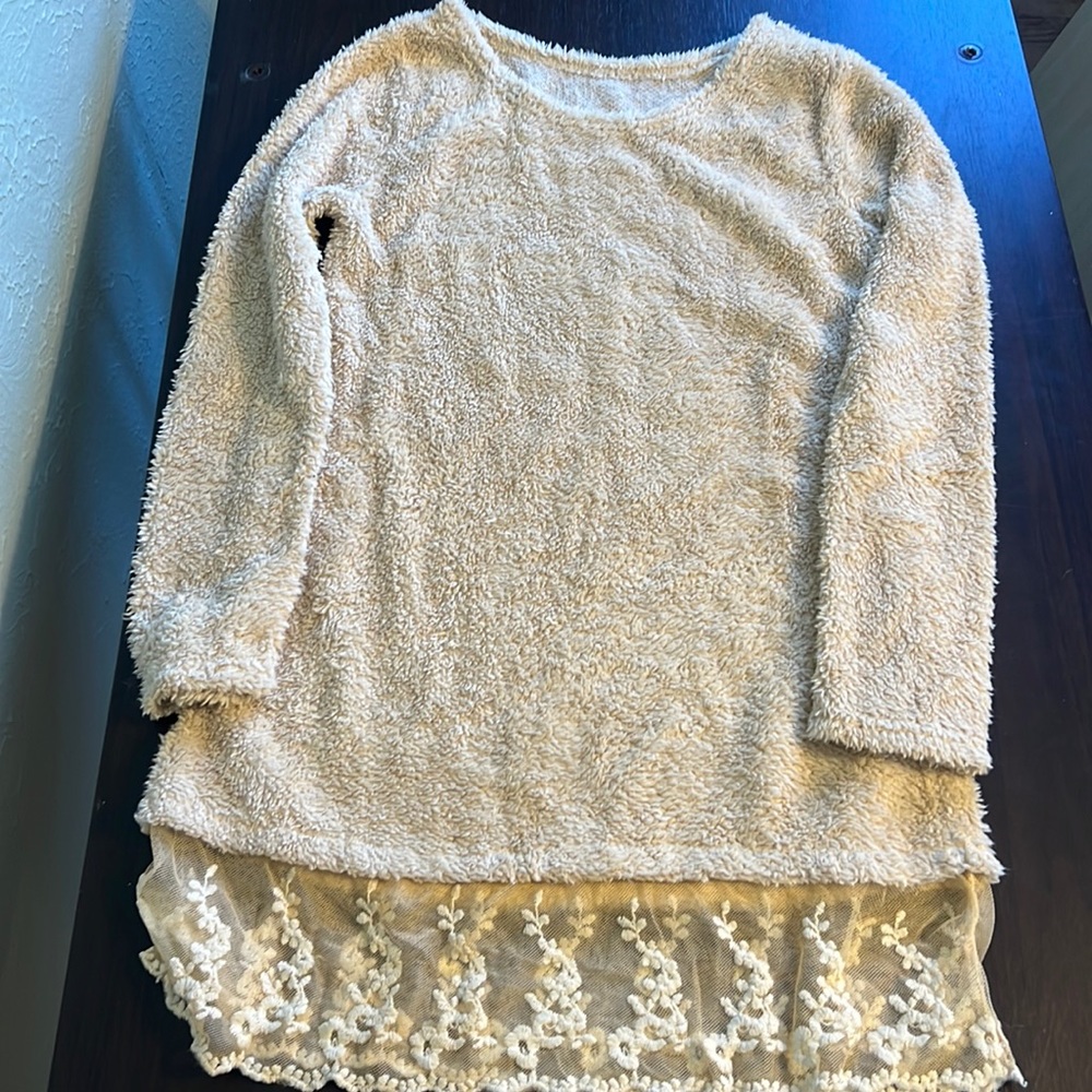 Soft lacy boutique tunic size small